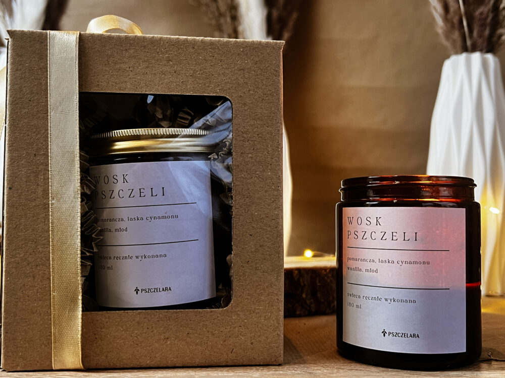 Świeca z wosku pszczelego z drewnianym knotem
