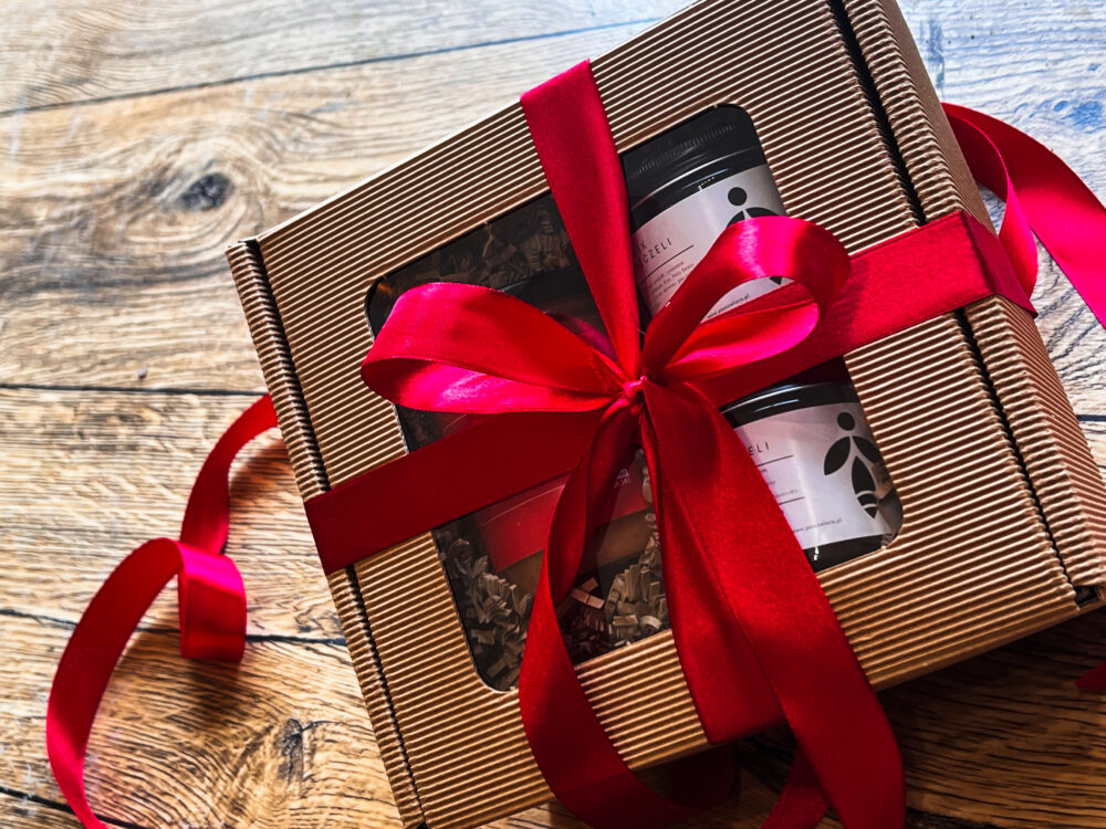 Zestaw świec z miodem z truskawkami