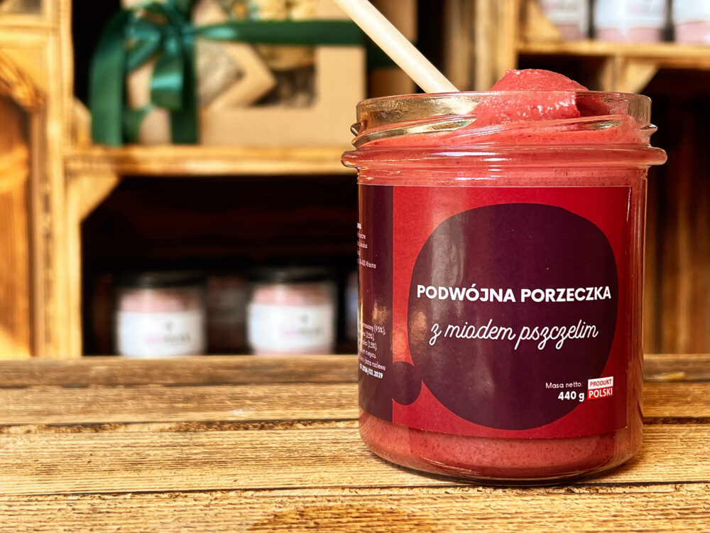 Miód z czerwoną porzeczką